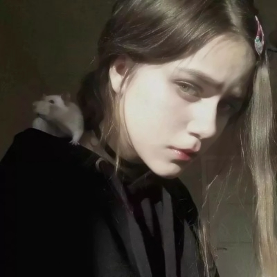 16张高清欧美风女生QQ头像 氛围感直接拉满