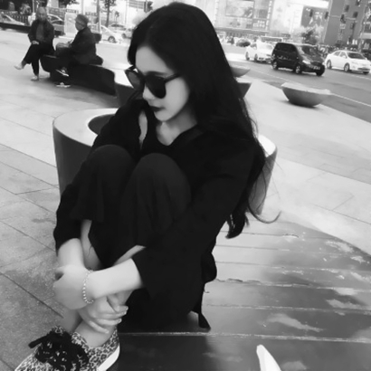 30张成熟清新又带霸气感的女生头像 高清质感拉满