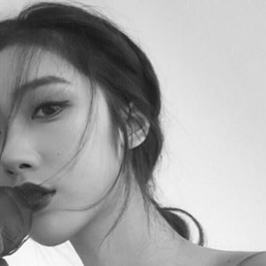 18张高清伤感高冷黑白女生头像合集