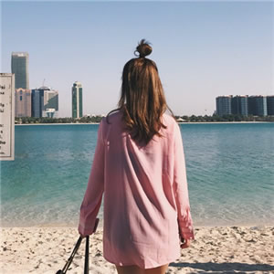海边长发背影女生微信头像 12张高清美图合集