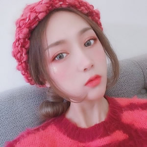 当下超火的网红酷飒女生头像 16张高清美图合集