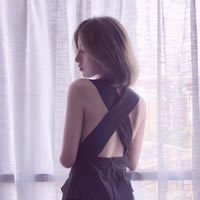 17张霸气性感女生露背QQ头像 精致氛围感拉满
