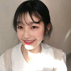 抖音超火的高雅女生头像 12张高清个性头像合集