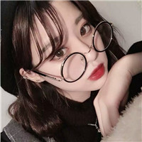 戴眼镜的呆萌女生头像合集 18张可爱软萌女生头像来啦