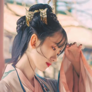 12张超绝中国古风动漫女生头像，氛围感拉满