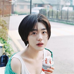 12张氛围感拉满的女生伤感意境头像合集