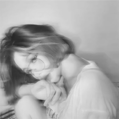 22张氛围感拉满！女生模糊感黑白QQ头像合集