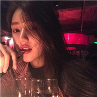 韩系红色系女生头像合集 18张好看的韩版红色女生头像