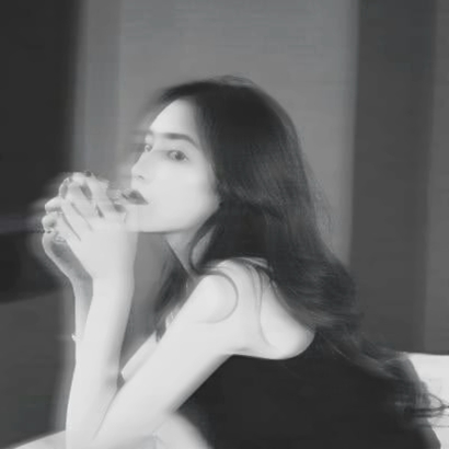 22张氛围感拉满！女生模糊感黑白QQ头像合集