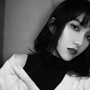 16张高清好看的QQ黑白女生头像合集
