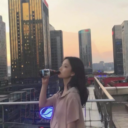 18张高清女生清新时尚QQ头像 好看又百搭