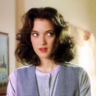 34张高清有气质的外国女生头像合集