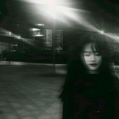 22张氛围感拉满！女生模糊感黑白QQ头像合集