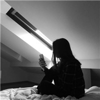 15张女生背影黑白伤感QQ头像 看了让人忍不住心疼