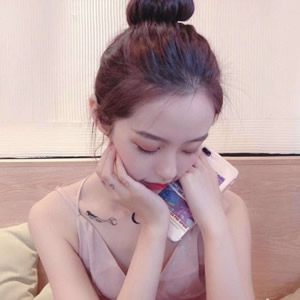 16张高清小清新女生头像 氛围感拉满的日常穿搭头像合集