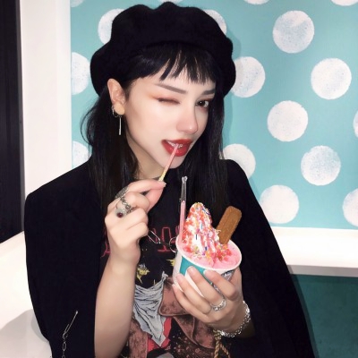 个性外国美女头像合集 24张不同风格的高颜值头像来了