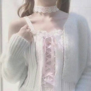 半露肩吊带女生头像合集 16张高清露肩性感女生头像