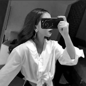 女生孤傲冷酷超清黑白头像合集 共15张