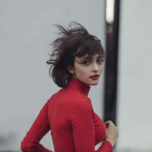 18张氛围感拉满！欧美淡雅气质女生微信头像