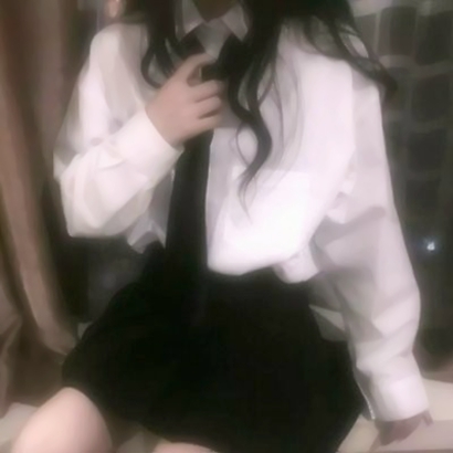 女生衬衫配裙子女头合集来啦 29张超耐看头像