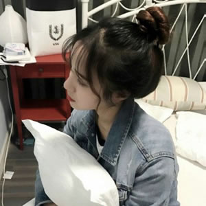 18张清纯感拉满的丸子头女生头像 背影侧脸款高清图