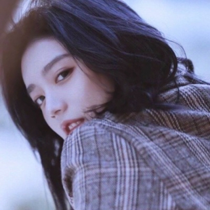 18张高清气质美女微信头像 简约又好看