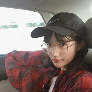 16张高清帅气女生短发QQ头像 直接拿来用