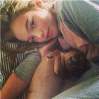 女生带宠物的有爱头像合集 一共18张好看的图