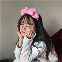 戴眼镜可爱呆萌女生头像合集 共18张