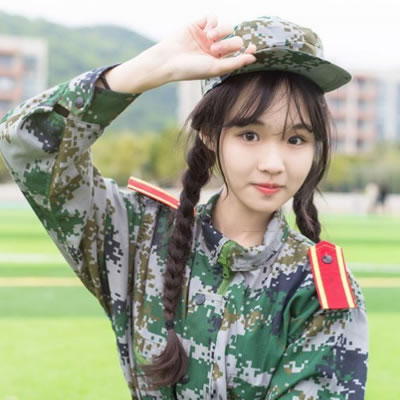 军训女生小清新头像合集 12张迷彩服清纯美女头像