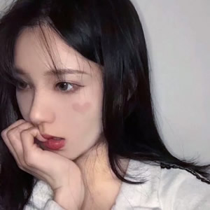 当下超火的网红酷飒女生头像 16张高清美图合集