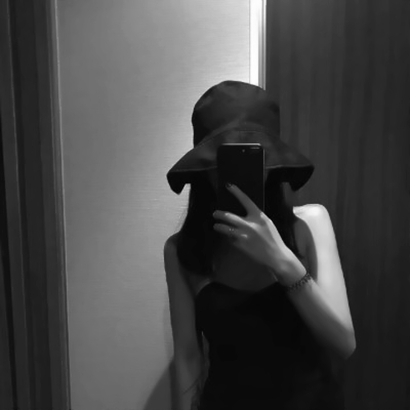 35张高清御姐范高冷黑白女头 氛围感拉满的女生头像合集