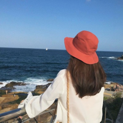 23张高清唯美海边背影女生头像合集