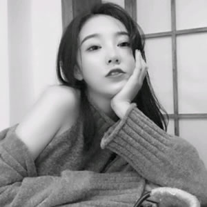 女生孤傲冷酷超清黑白头像合集 共15张
