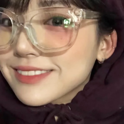 16张高清近距离女生脸部特写个性女头