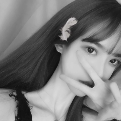 16张高清高冷黑白女生头像合集
