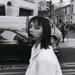 18张黑白高冷霸气女神范女生头像