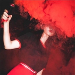 韩系红色系女生头像合集 18张好看的韩版红色女生头像