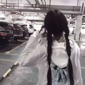 微信背影女头像 16张高清可爱马尾女孩背影图合集