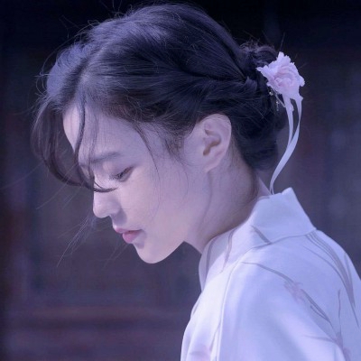 19张带感的女生伤感头像 带着回忆想哭的氛围感拉满