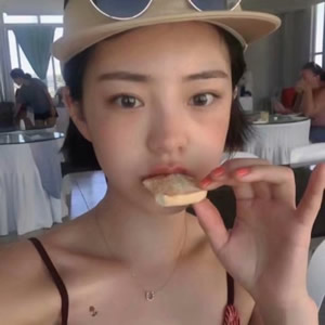 12张高清好看的女生短发空气刘海微信头像