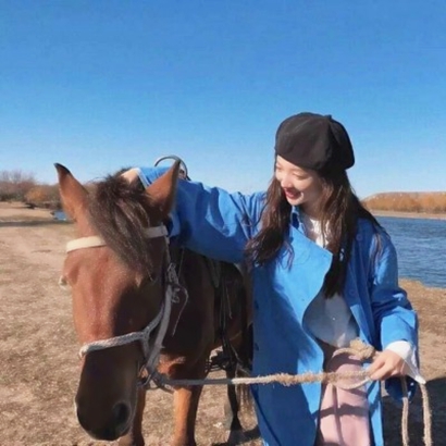 13张高清阳光蓝天白云女生唯美头像合集