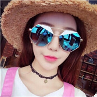 戴墨镜的酷感女生QQ头像 15张氛围感拉满的女生头像合集