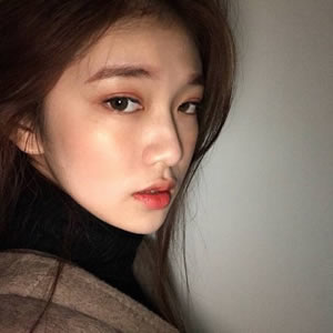 16张简约气质款女生高清头像合集