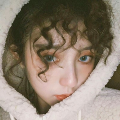 眼神带着疏离感！10张高清高雅忧郁女生头像合集