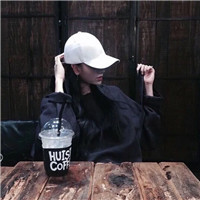 18张青春感拉满！戴棒球帽的女生头像合集