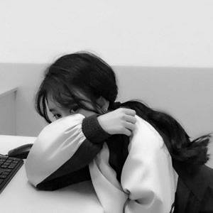 16张清冷感拉满！简约气质女生黑白头像合集