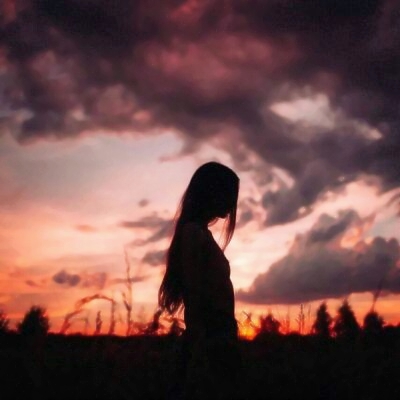 12张氛围感拉满的伤感系女生头像 高清意境感拉满