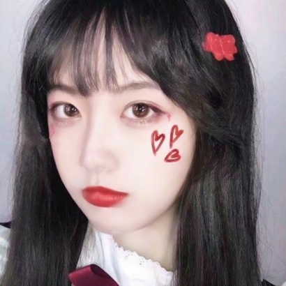 16张带表情的可爱女生头像合集