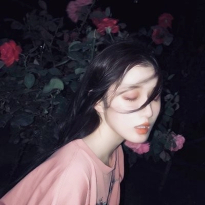 8张氛围感拉满的伤感意境女生头像 高清质感拉满